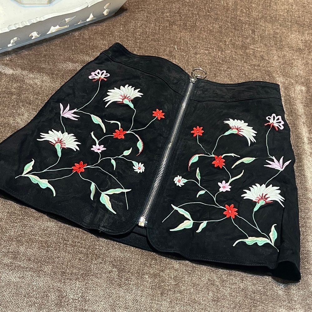 Zara Suede Floral Embroidered Mini Skirt - Size Medium